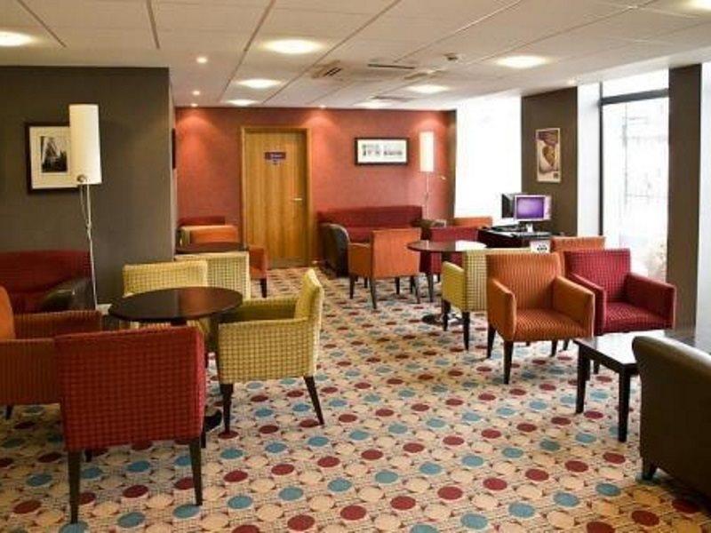 Premier Inn London City - Aldgate ภายนอก รูปภาพ