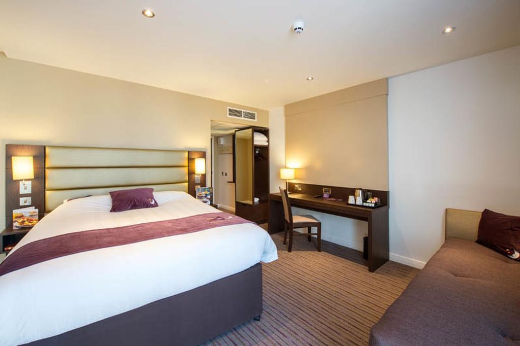 Premier Inn London City - Aldgate ภายนอก รูปภาพ